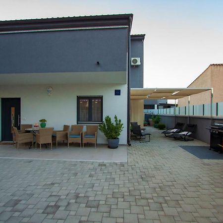 Apartman Nebo Pula Exterior photo
