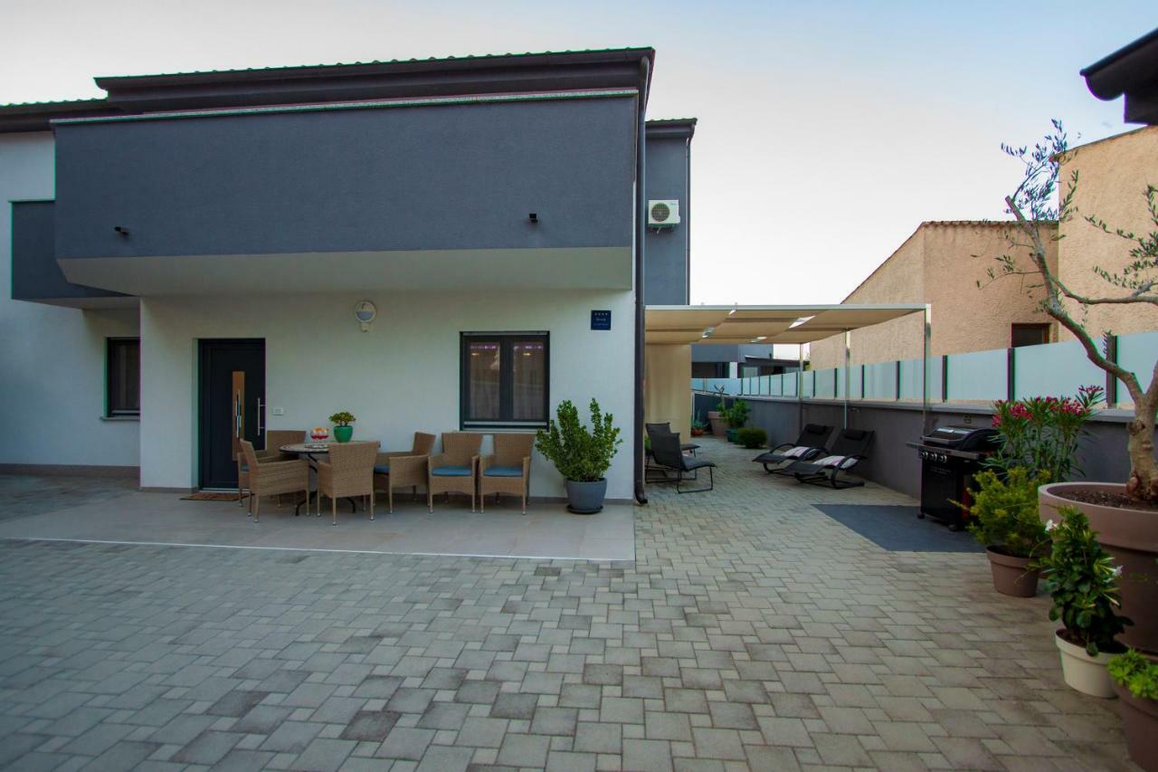 Apartman Nebo Pula Exterior photo