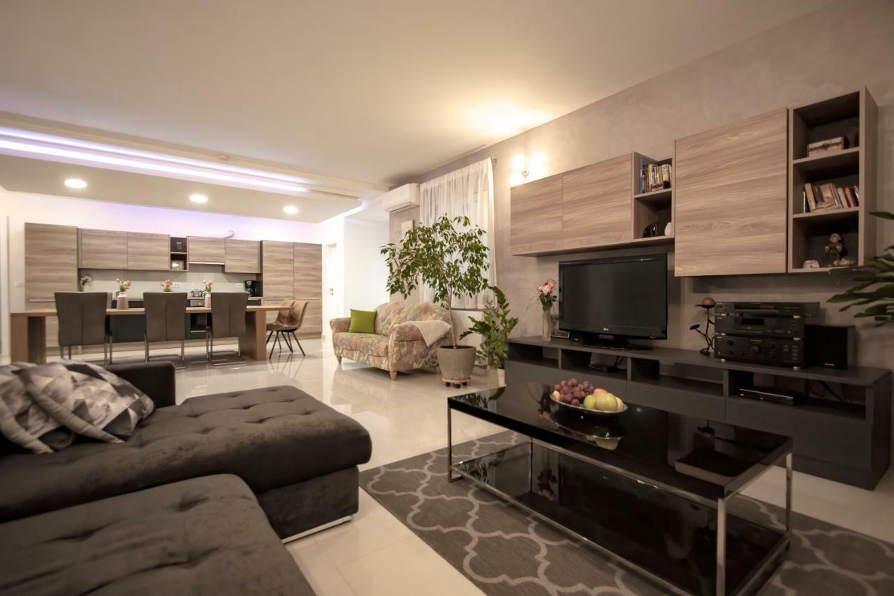 Apartman Nebo Pula Exterior photo